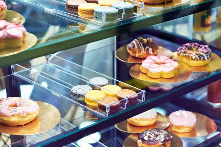 Top 9 Grocery Stores Known To Have The Best Cakes